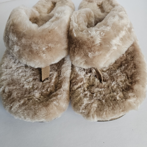 OulKai Kipe'a Heu Slipper Sandal Shearling Never Worn Size 8 Tan Flip Flop - Picture 5 of 10
